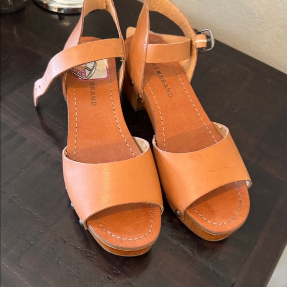 Lucky Brand Hollie Tan Clog Sandals 7 - Picture 2 of 8